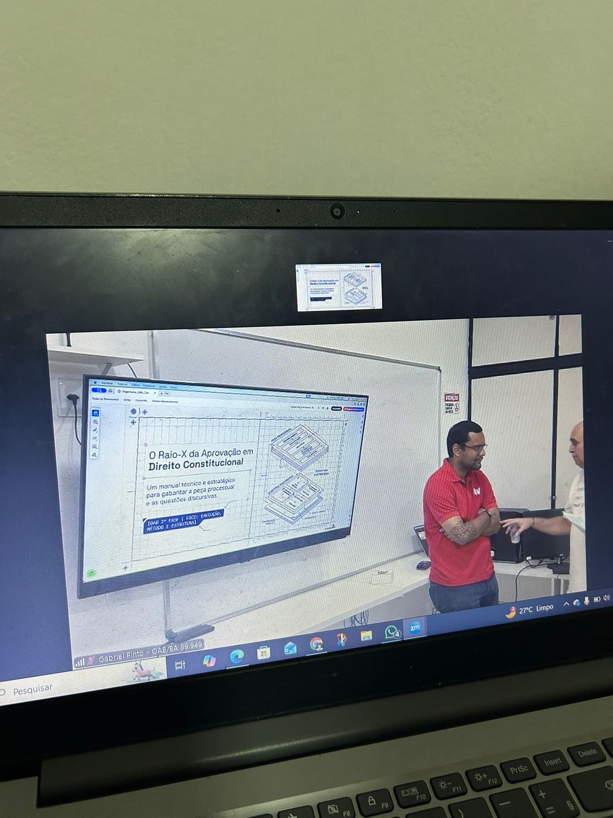 Aula transmitida ao vivo sobre Direito Constitucional